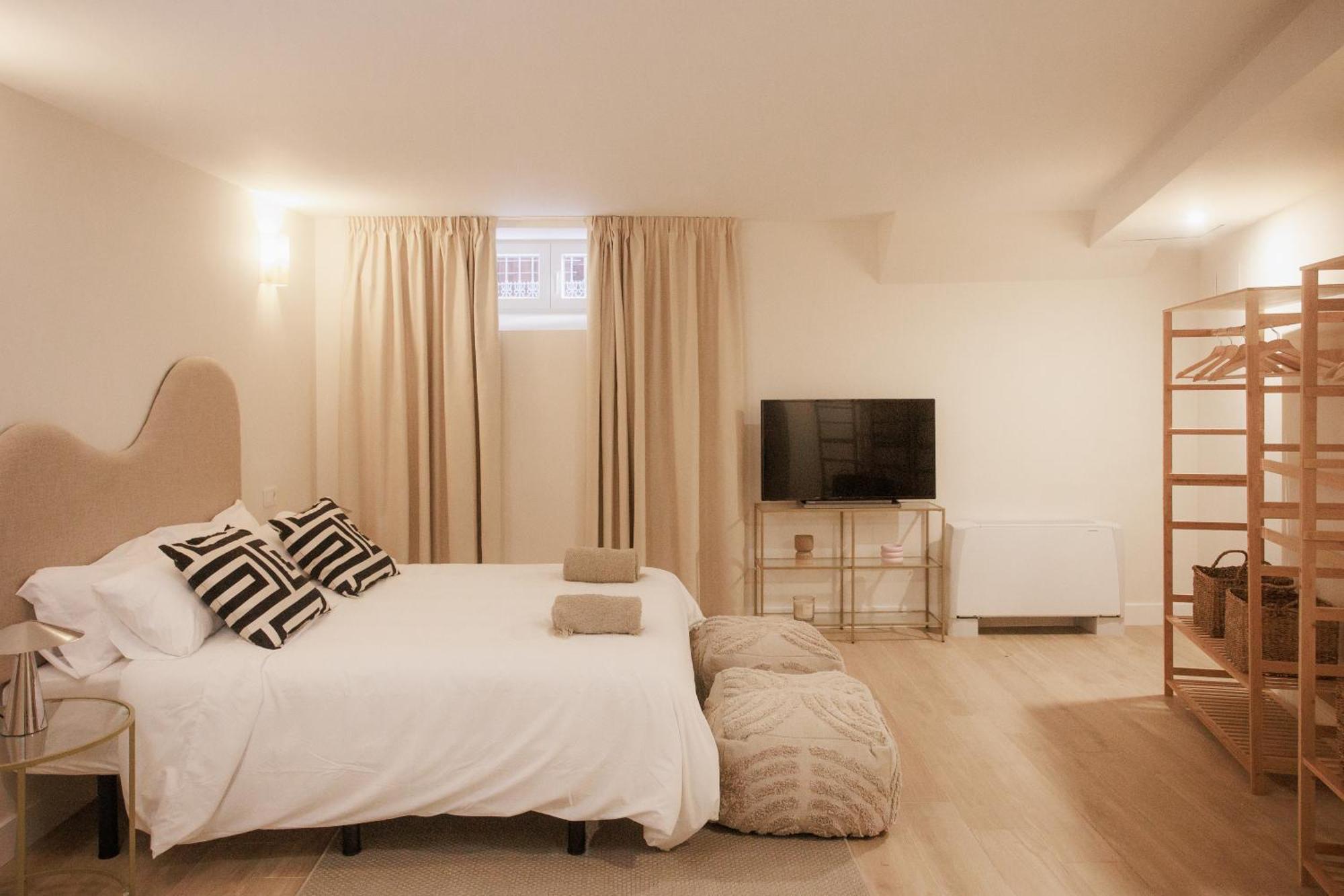 Apartamentos Cervantes Badajoz Bagian luar foto